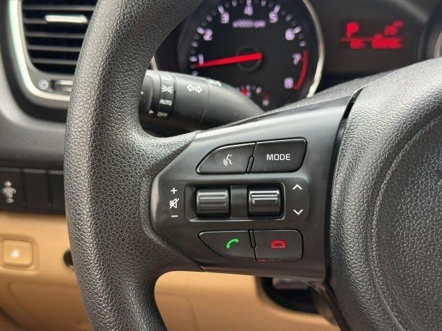 Photo of 2016 Beechwood Pearl Metallic Kia Sedona