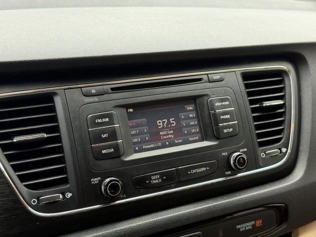 Photo of 2016 Beechwood Pearl Metallic Kia Sedona