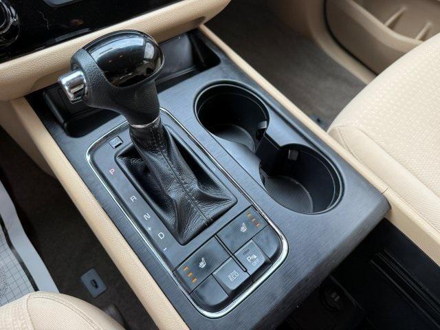 Photo of 2016 Beechwood Pearl Metallic Kia Sedona