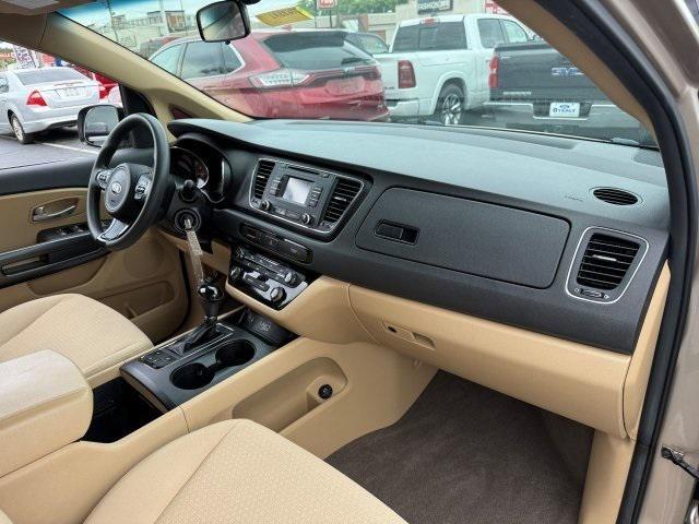 Photo of 2016 Beechwood Pearl Metallic Kia Sedona