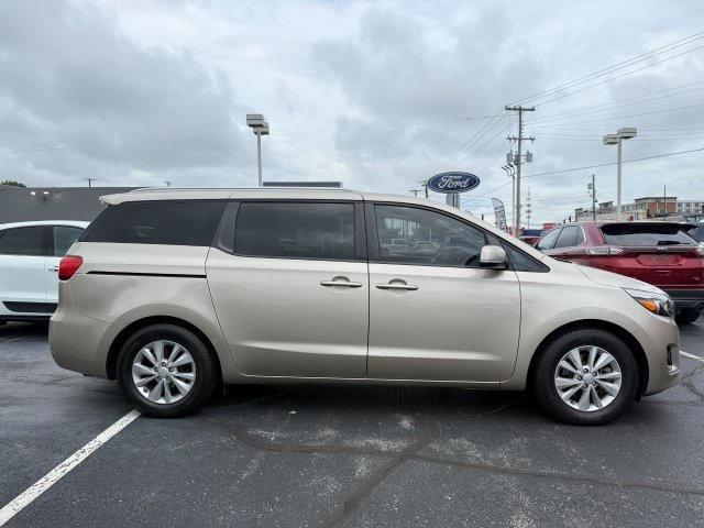 Photo of 2016 Beechwood Pearl Metallic Kia Sedona