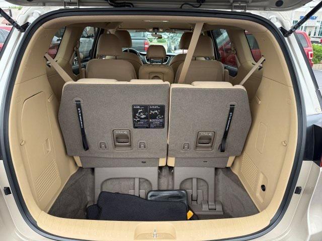 Photo of 2016 Beechwood Pearl Metallic Kia Sedona