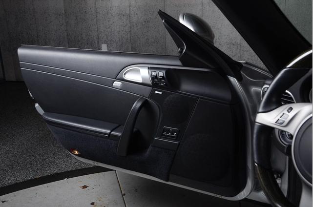 Photo of 2010 Arctic Silver Metallic Porsche 911