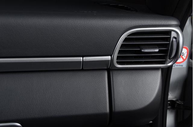 Photo of 2010 Arctic Silver Metallic Porsche 911