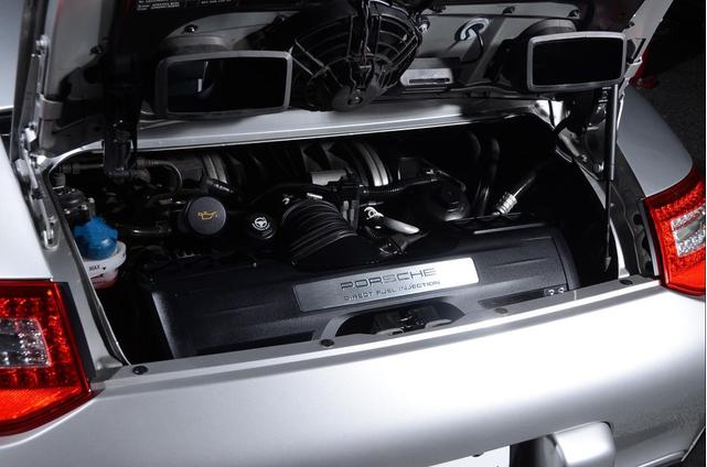 Photo of 2010 Arctic Silver Metallic Porsche 911