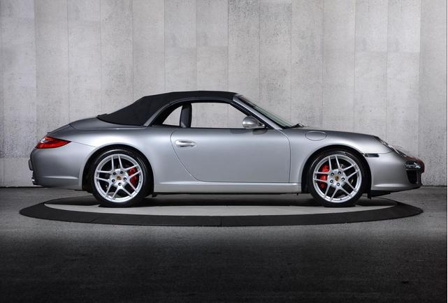 Photo of 2010 Arctic Silver Metallic Porsche 911