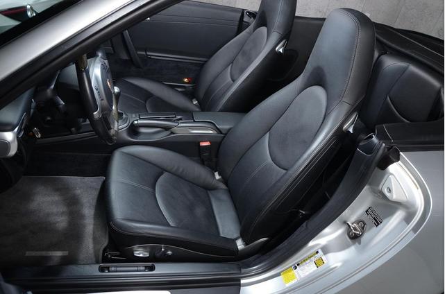 Photo of 2010 Arctic Silver Metallic Porsche 911