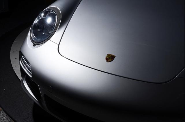 Photo of 2010 Arctic Silver Metallic Porsche 911