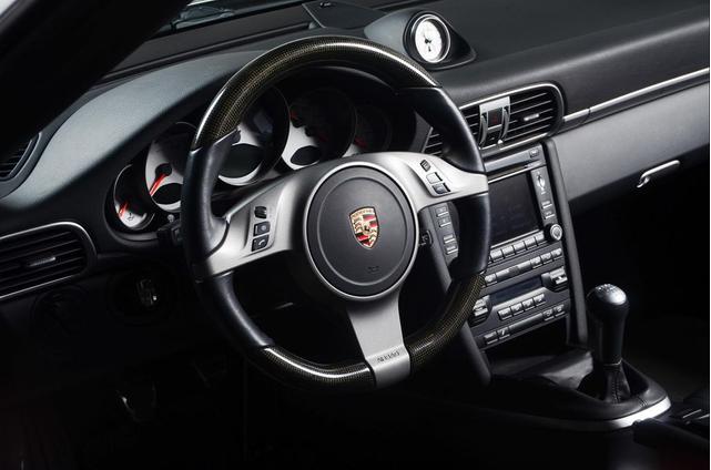 Photo of 2010 Arctic Silver Metallic Porsche 911