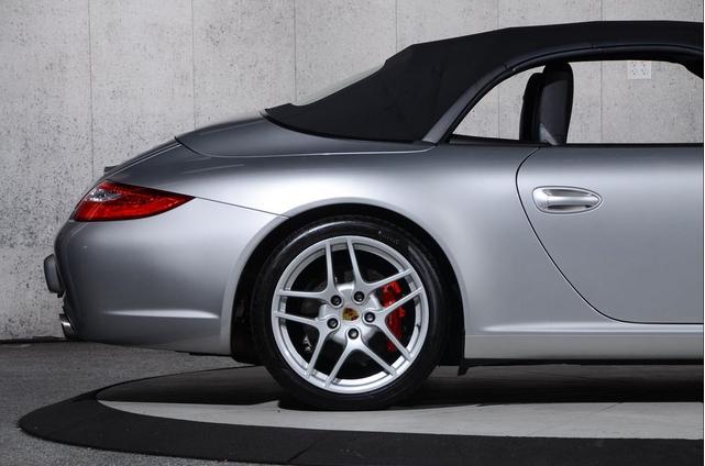 Photo of 2010 Arctic Silver Metallic Porsche 911