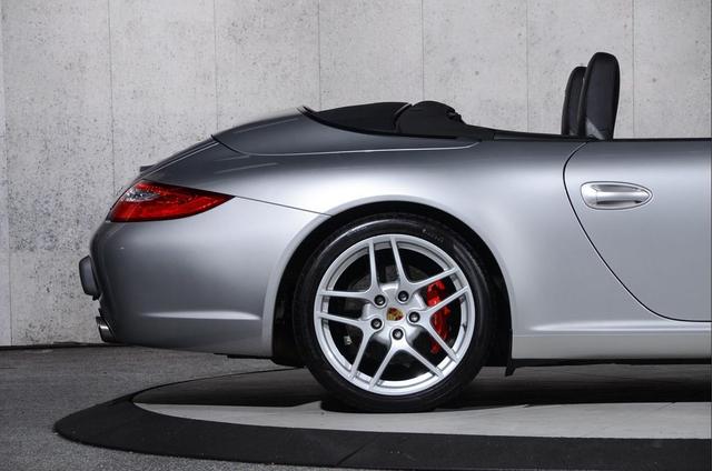 Photo of 2010 Arctic Silver Metallic Porsche 911