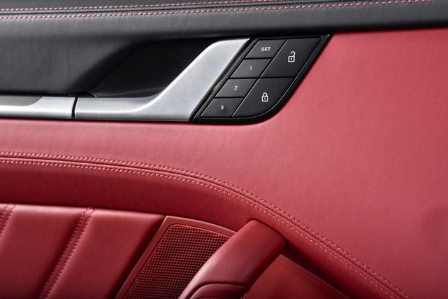 Photo of 2024 Jet Black Metallic Porsche 911