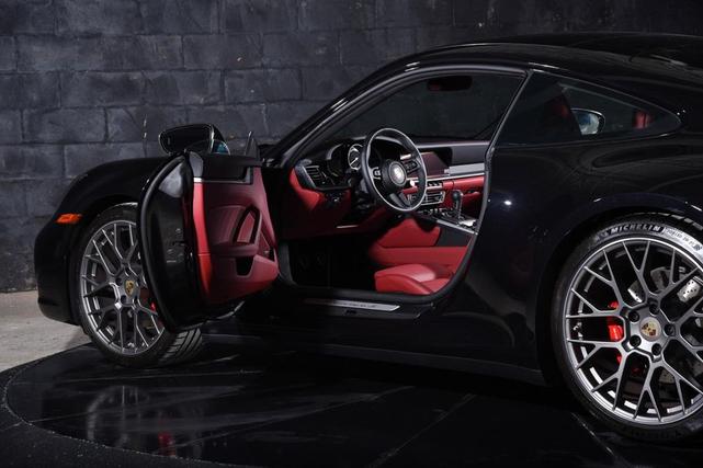 Photo of 2024 Jet Black Metallic Porsche 911