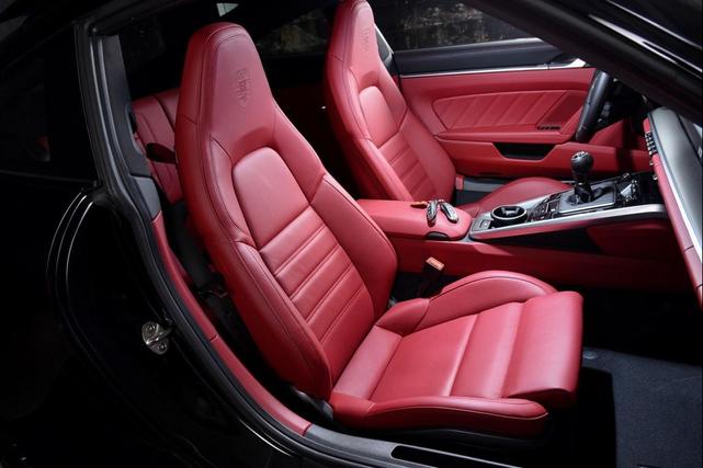 Photo of 2024 Jet Black Metallic Porsche 911