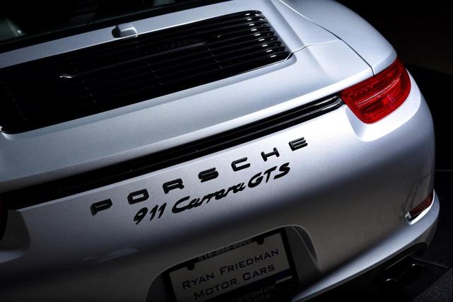 Photo of 2016 Rhodium Silver Metallic Porsche 911