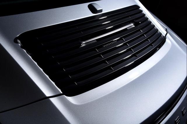 Photo of 2016 Rhodium Silver Metallic Porsche 911