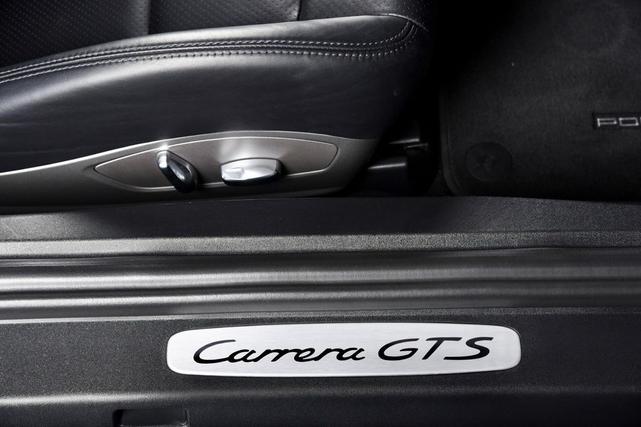 Photo of 2016 Rhodium Silver Metallic Porsche 911