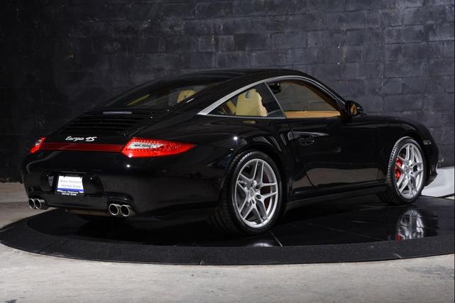 Photo of 2010 Black Porsche 911