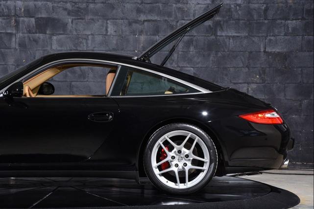 Photo of 2010 Black Porsche 911