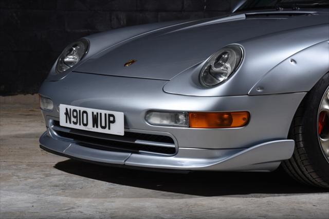 Photo of 1995 Silver Porsche 911