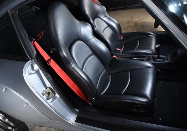 Photo of 1995 Silver Porsche 911