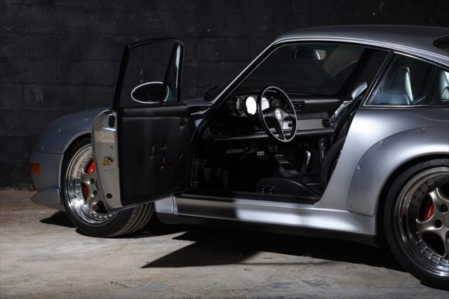 Photo of 1995 Silver Porsche 911