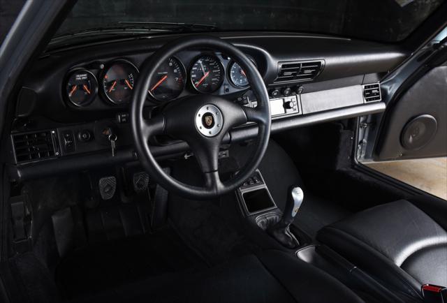 Photo of 1995 Silver Porsche 911