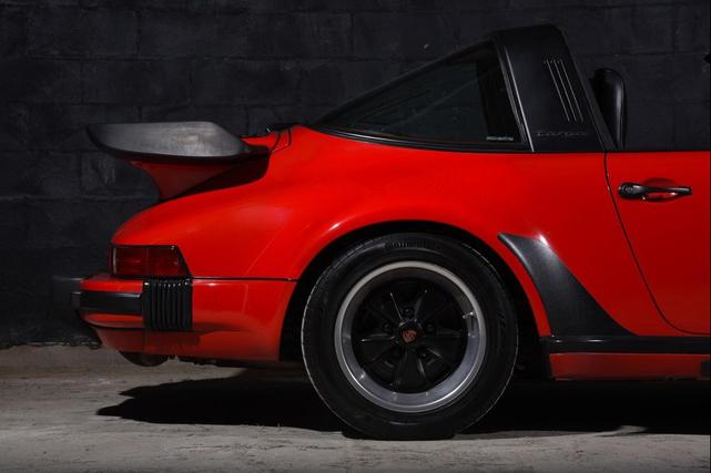 Photo of 1988 Guards Red Porsche 911
