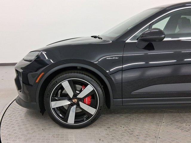 Photo of 2025 Jet Black Metallic Porsche Macan
