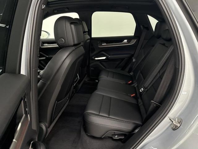 Photo of 2025 Dolomite Silver Metallic Porsche Cayenne