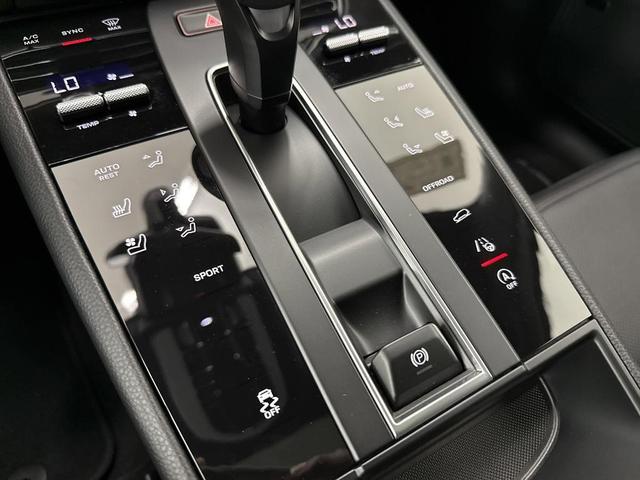 Photo of 2025 Chalk Porsche Macan