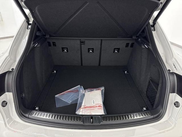 Photo of 2025 Chalk Porsche Macan