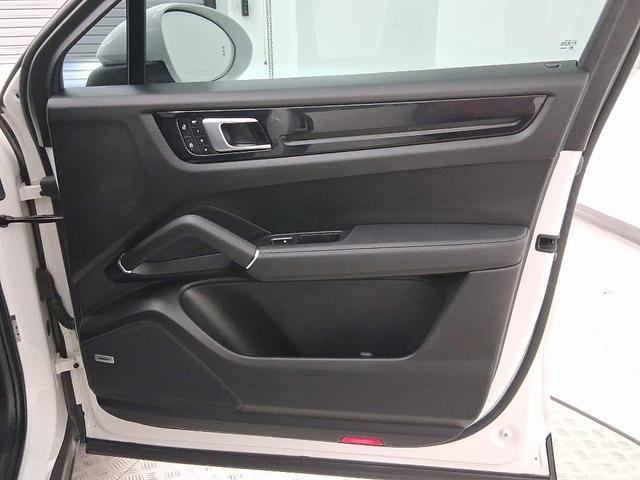 Photo of 2022 White Porsche Cayenne