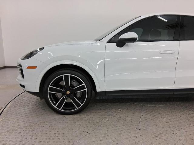 Photo of 2022 White Porsche Cayenne