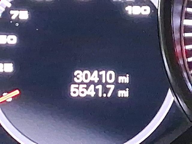 Photo of 2022 White Porsche Cayenne