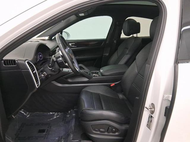 Photo of 2022 White Porsche Cayenne