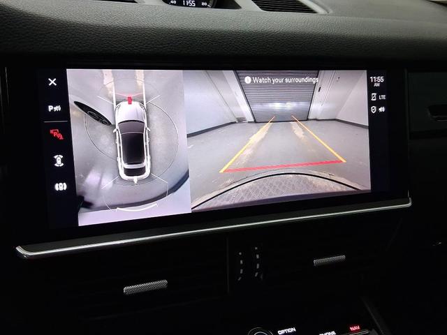 Photo of 2022 White Porsche Cayenne