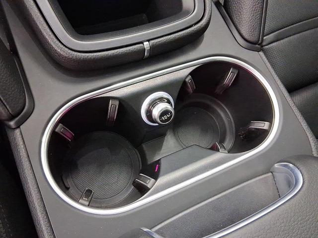 Photo of 2022 White Porsche Cayenne