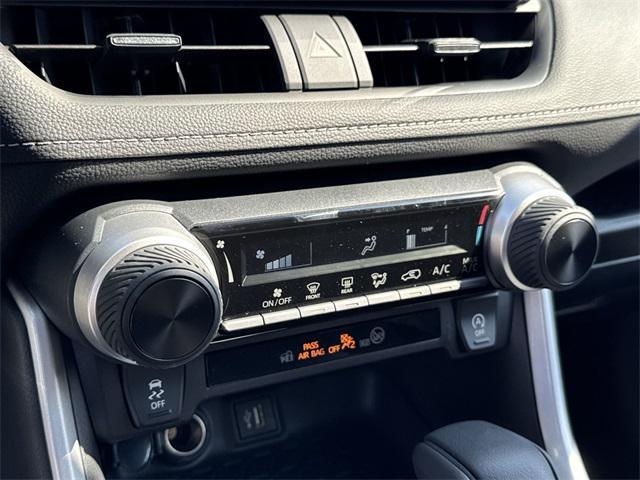 Photo of 2025 Ice Cap Toyota RAV4