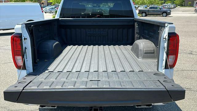 Photo of 2022 Summit White GMC Sierra 1500