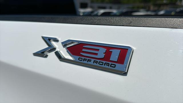 Photo of 2022 Summit White GMC Sierra 1500