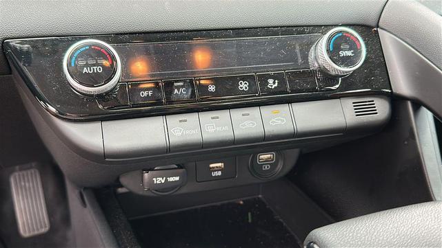 Photo of 2023 Quartz White Hyundai ELANTRA