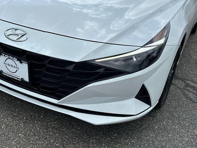 Photo of 2023 Quartz White Hyundai ELANTRA