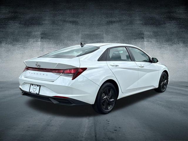 Photo of 2023 Quartz White Hyundai ELANTRA