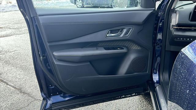 Photo of 2025 Deep Ocean Blue Pearl/Black Diamond Pearl Nissan ARIYA