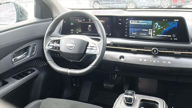 Photo of 2025 Deep Ocean Blue Pearl/Black Diamond Pearl Nissan ARIYA