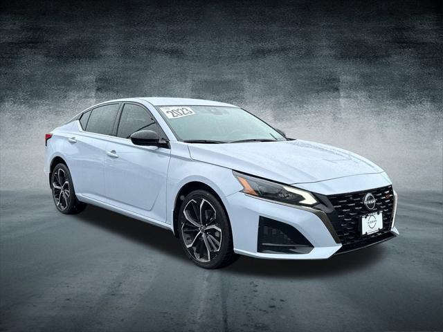 Photo of 2023 Gray Sky Pearl Nissan Altima