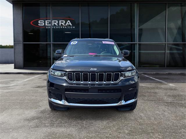 Photo of 2024 Diamond Black Crystal Pearlcoat Jeep Grand Cherokee L