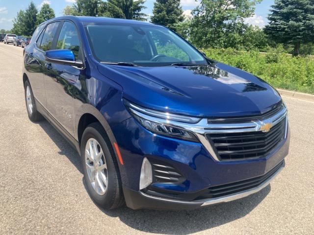 Photo of 2022 Blue Glow Metallic Chevrolet Equinox