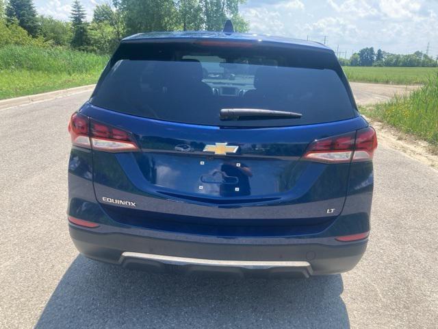 Photo of 2022 Blue Glow Metallic Chevrolet Equinox
